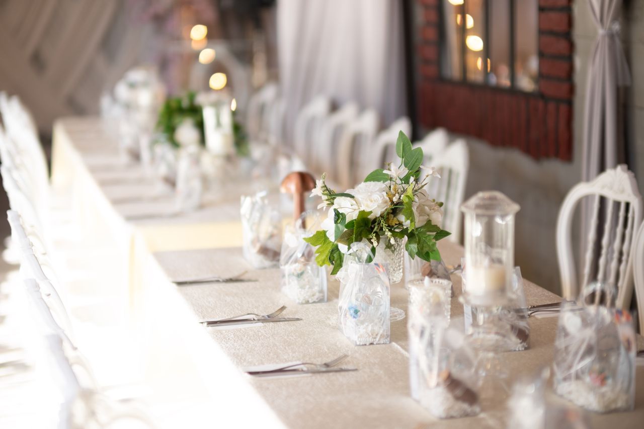 services-01 Luxurious wedding table setup featuring elegant floral centerpiece, perfect for celebrations in Istanbul.